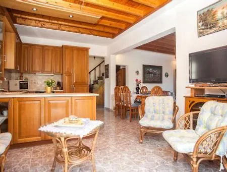 Tatil Evi Fernanda's Traditional 2 Floor House