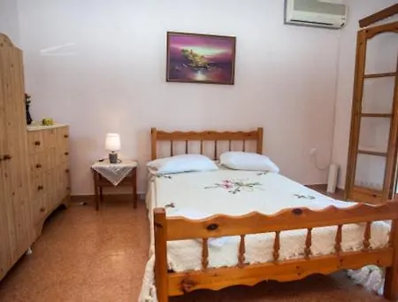 Fernanda's Traditional 2 Floor House *