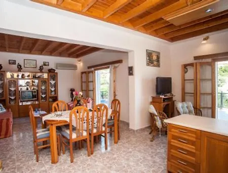 Tatil Evi Fernanda's Traditional 2 Floor House Poros (Kefalonia)